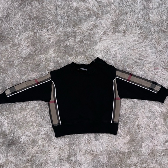 Gently worn Burberry sweatshirt. - Picture 3 of 4